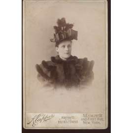 Stará fotografie - kabinetka (W. Klapper, New York) - žena a dítě