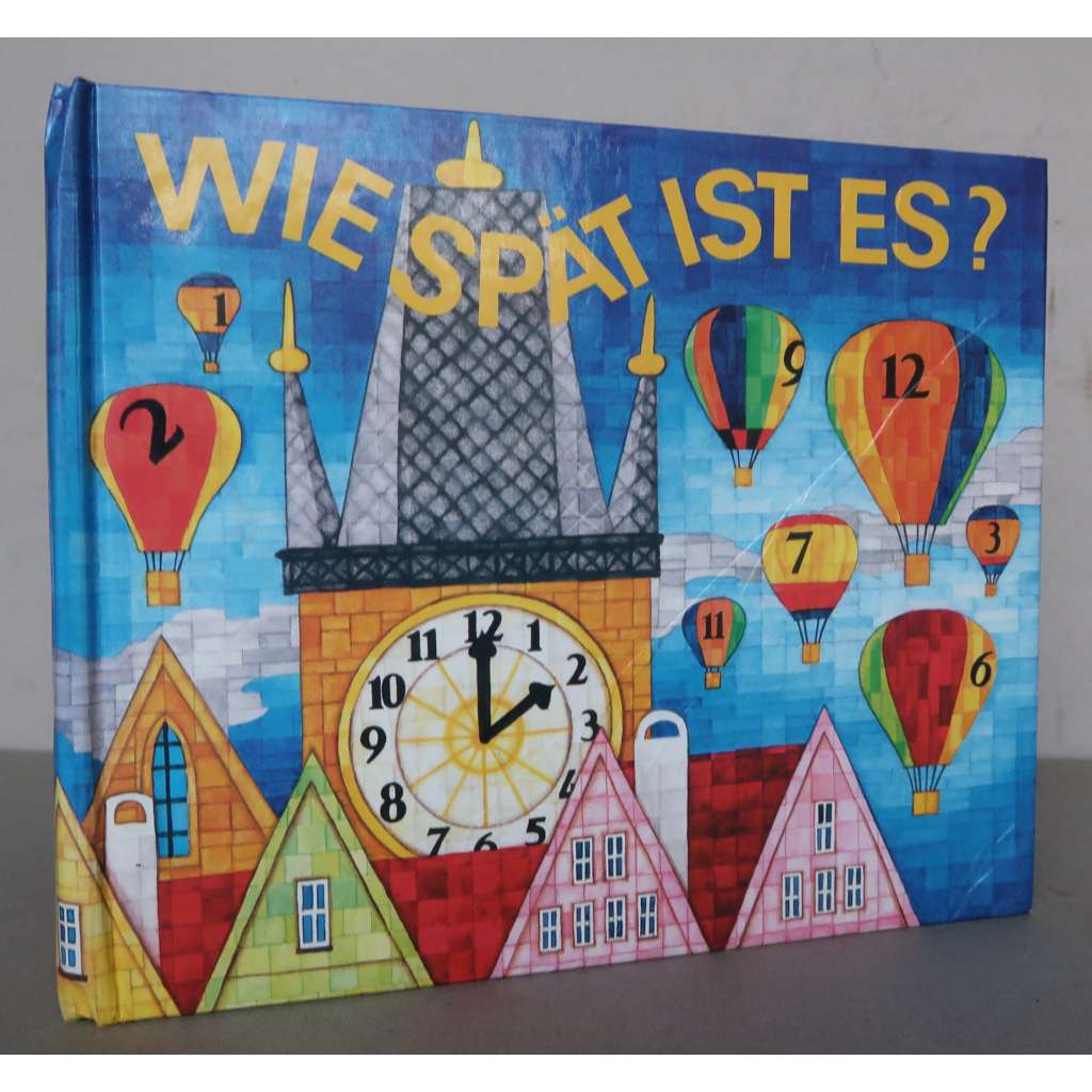Wie spät ist es? ["Kolik je hodin?", hodiny, počítání, dětské prostorové leporelo, dětské knihy, ilustrace M. Kudrnová]