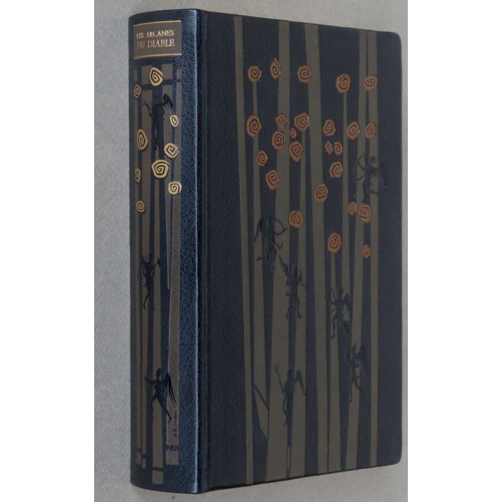 Les Arcanes du Diable [Tajemství ďáblova; bibliofilie; vazba; kůže; Ďábel; Satan; démoni; exorcismus]