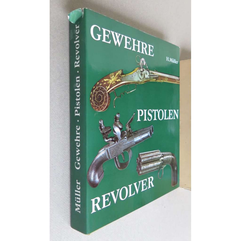 Gewehre - Pistolen - Revolver. Hand- und Faustfeuerwaffen vom 14. bis 19. Jahrhundert. Aufnahmen von Gerd Platow [palné zrbraně, pušky, revolvery, pistole]
